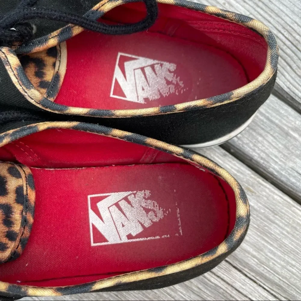 VANS Black low top sneakers with animal print trim 6.5